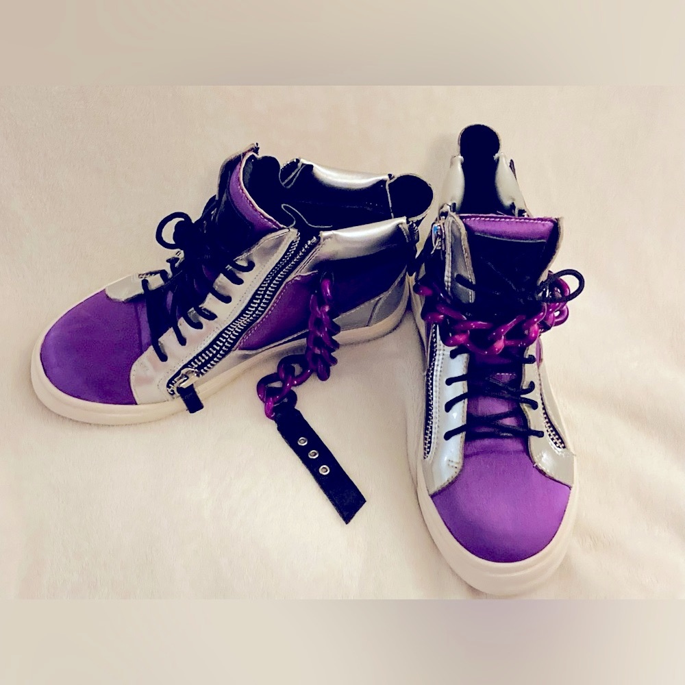 GOOD CONDITION Giuseppe Zanotti Purple Satin w/purple Chain